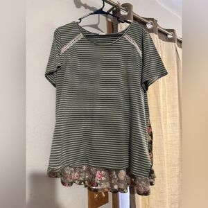 Grace & Emma women size 2XL Striped Floral Hem Women's Top blouse plus size